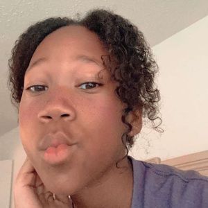 Meet your Posher, Simone